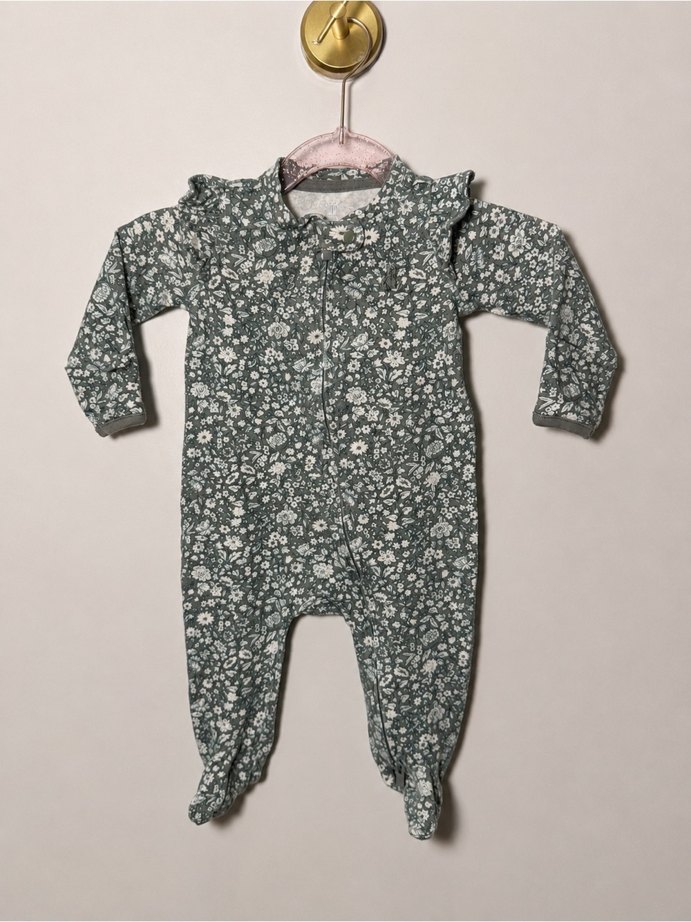 NWOT: BabyGap Floral Sage Green Organic Cotton Footed Onesie | Size: 0-3 months